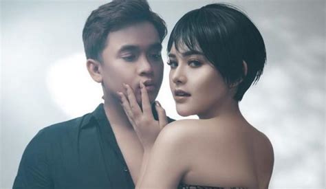 Billysyahputra #amandamanopo #selebonnews jalin asmara, amanda manopo trseret gaya hidup billy syahputra yg cuek jajan. Billy Syahputra Makin Dekat dengan Amanda Manopo: Hidup ...