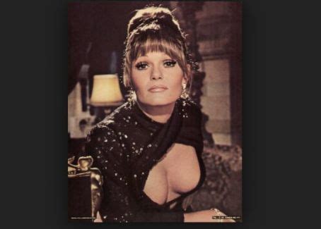 Her most famous movie role was miss eve teschmacher in superman (1978) and in superman ii (1980). Valerie Perrine - Superman II | Valerie Perrine Picture #97713023 - 454 x 325 - FanPix.Net