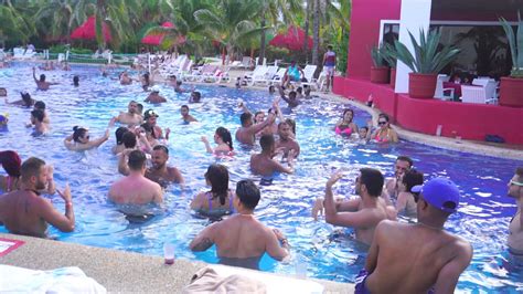 Check our list of the best hostels in cancun to help you find exactly if you are looking for the best hostels to party in cancun, meet other fellow travellers, with. Cancun Mexico Grand Oasis Hotel Pool Party - YouTube