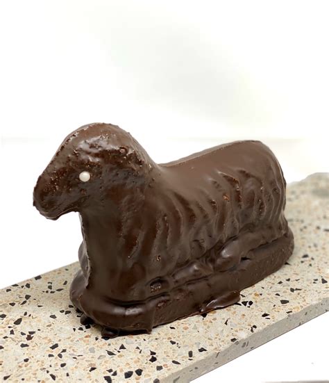 Danach vorsichtig die verschlüsse lösen und das lamm aus der form lösen. Osterlamm Schokolade - Shop Bäckerei Bräunig
