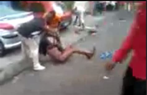 To add a video paste video url directly into your comment. CHOC - Côte d'Ivoire: Une jeune dame agressée en pleine ...