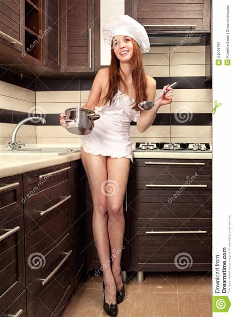 Chef testa truques e dá o veredito. Housewife tasting stock photo. Image of spoon, ladle ...