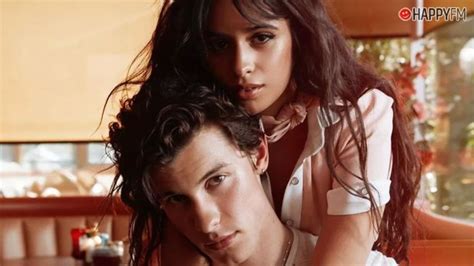 Shawn and camila are kissing in a coffee shop omg im screaminggg!! Shawn Mendes y Camila Cabello, ¿han comenzado una relación?
