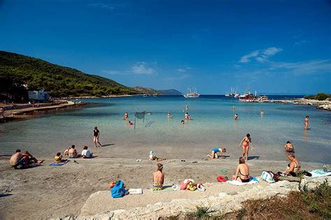The second one is a stone beach few minutes by walking after mlini naturist, perfect around sundown hour. Camp | Autocamp Mlaska
