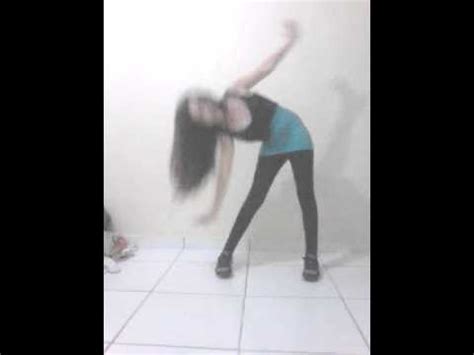 No batuque do carimbó, até chegar ao mar bailando, bailando pra cá girando, girando pra lá eu vi a menina ali perto do mar eu vi a menina dançar com seu. Menina dançando kpop Brasil - YouTube