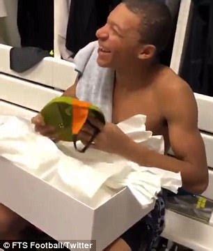 In this kystar video you will see the funniest moments of kylian mbappe (psg), funny moments of kylian mbappé. PSG players prank Kylian Mbappe with Donatello mask ...