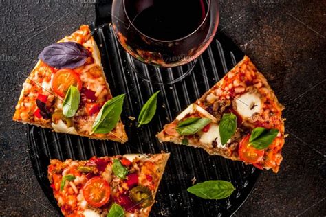 Connecticut — that periodical bible for all things epicurean, food & wine magazine, has named connecticut the no. Pizza and red wine in 2020 | Food, Pizza, Red wine
