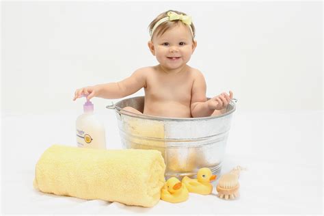 It folds completely flat for compact storage and comes with hooks for hanging from. bath tub 10 month old baby pictures | Baby bath, Baby ...