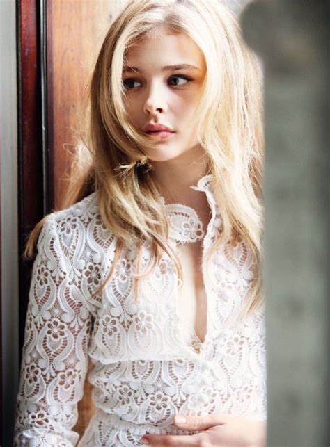 Let us look a little bit about her life and her. Chloë Grace Moretz Height and Weight, Bra Size, Body ...