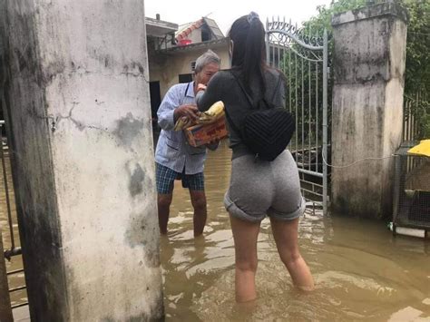 Thủy tiên được mẹ chồng thương yêu, chăm sóc như con ruột. Thủy Tiên bị săm soi vòng 3, mặc đồ nhạy cảm khi đi trao ...