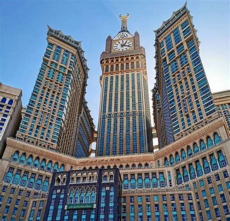 Bangunan yang masuk ke dalam deretan menara tertinggi ini diurutkan berdasarkan ketinggian standar (tinggi arsitektur), dengan ketinggian lain seperti tinggi atap dan tinggi total yang dicantumkan sebagai referensi. Autograph Tower Gedung Tertinggi di Indonesia dan 10 ...