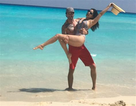 Special black offer for your cash. Sizzling Pictures Of Sunny Leone With Her Husband On A ...