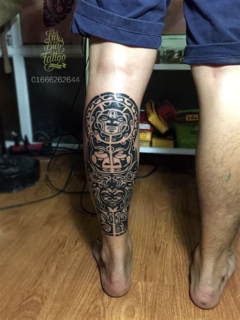 These tattoos are gaining importance because of simple design and use of free space. Hình xăm Maori, Maori tattoo,leg tattoo, man tattoo, hình ...