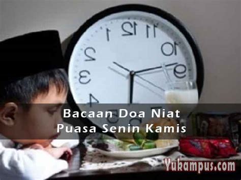 Melafalkan niat bukanlah syarat, namun jumhur ulama berpendapat hukumnya sunnah dengan maksud membantu hati dalam menghadirkan niat. Bacaan Doa Niat Puasa Senin Kamis (Arab, Latin, Terjemahan ...