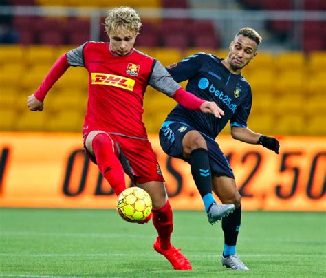 Victor enok nelsson is a danish footballer who plays as a centre back and is the fifth captain for fc copenhagen. Avis: FCK vil erstatte Vavro med Nelsson