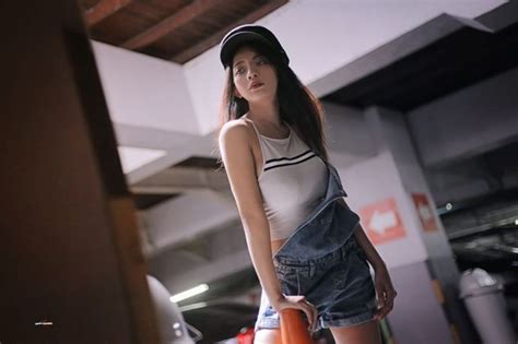 Free download every day follow & turn on notification button. 4 Pose Gemas Selebgram Berliana Lovell, Bikin Cenat Cenut ...