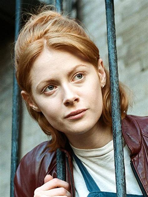 2037 votes, average 5.3 out of 10. Emily Beecham - FILMSTARTS.de