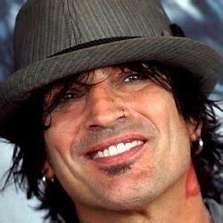 Tom goodman hill cabin pressure. Tommy Lee, "Fur is Dead" - PETA Ending 'Rather Go Naked ...