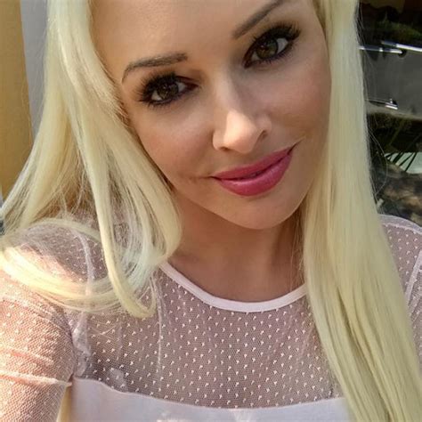 Daniela katzenberger news, gossip, photos of daniela katzenberger, biography, daniela katzenberger daniela katzenberger is a 34 year old german tv personality born on 1st october. Daniela Katzenberger: Schwanger? Das ist der Foto-Beweis ...