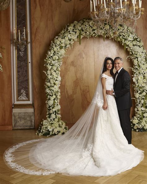 New oscar de la renta giada x strapless ballgown beaded wedding dress 10 $11,290. Amal Clooney | Famous Oscar de la Renta Wedding Dresses ...