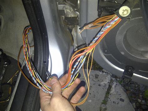 Kredit umožní i stahování neomezenou rychlostí. Drivers door wiring - Skoda Octavia Mk I - BRISKODA