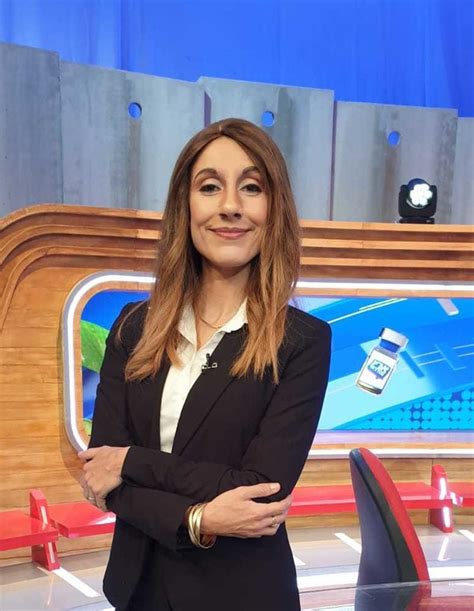 לפני כניסתה לפוליטיקה הייתה אשת חינוך, בעלת תואר דוקטור, וסגנית הנשיא במכללת אוהלו בקצרין. ככה נראה החיקוי החדש של יפעת שאשא ביטון | ארץ נהדרת