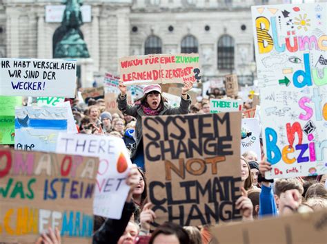 Es gibt keine impfung gegen den klimawandel maske, abstand, regenschirm war das gebot für die klimademo am freitag in wien. Klima-Demo: Kritik an Ministeriums-Erlass - Österreich ...