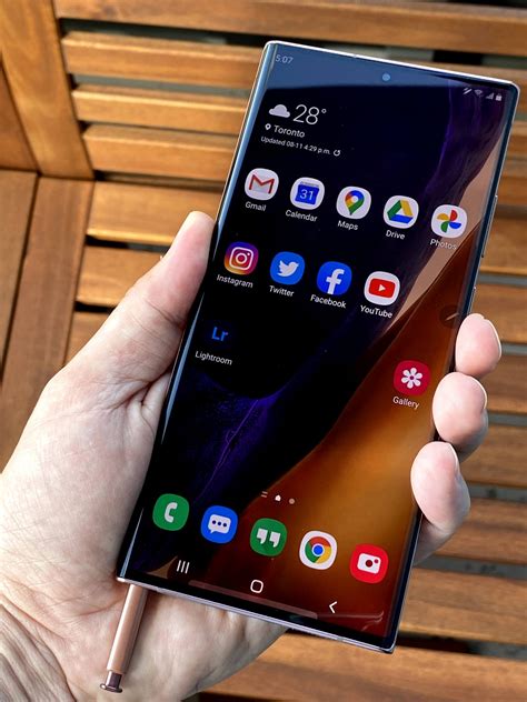 Jan 14, 2021 · xfinity mobile customers can also take advantage of samsung's offer to receive a $200 credit for the samsung galaxy s21 ultra, $150 credit for the samsung galaxy s21+ or a $100 credit for the. Hands on with the Samsung Galaxy Note 20 Ultra | Photos ...