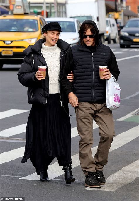 Meu nome é thamires kruger, tenho 22 anos e acho muito difícil se auto descrever para que outras pessoas te conheçam. Diane Kruger and Norman Reedus bundle up for a coffee run ...