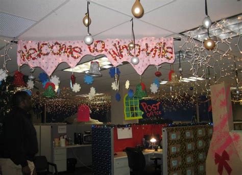 Whether you're a christmas fanatic who starts humming holiday tunes right after halloween or a casual participant who. Whoville Office and #Cubicle Decorations | The Cubical ...