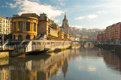 Es gibt viele mondäne hotels, großzügige wellnessoasen und eine große anzahl sternerestaurants. Bilbao & San Sebastián: Städtereise - Welterbe-Reisen