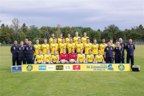 Is a german football club based in the probstheida district of leipzig, saxony. Das offizielle Mannschaftsfoto - 1. FC Lokomotive Leipzig