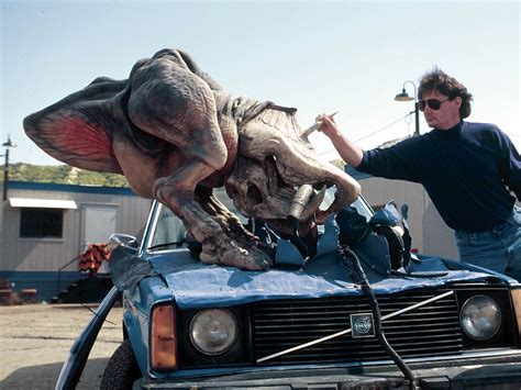 Filmed and set six years after the first, a group of graboids is menacing a mexican oil refinery. TREMORS - O ATAQUE DOS VERMES MALDITOS: Tremors 2 ...