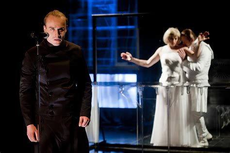 Jest (od 2000 roku) absolwentką krakowskiej państwowej wyższej szkoły teatralnej, a od 2002 roku występuje na. Hamlet - obsada, reżyseria, aktorzy - GDAŃSK, GDYNIA, SOPOT - trojmiasto.pl