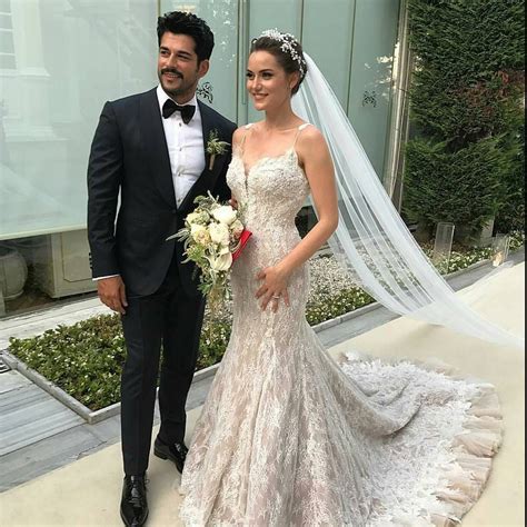 İşte fahriye evcen burak özçivit düğün fotoğrafları. Gelinligini Claritas'la taclandiran Fahriye Evcen 'e Burak ...