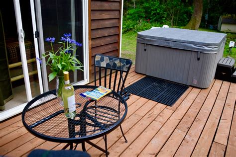 This historic cabin is comfortable and cozy. Little Rainier Cabins - Mt. Rainier Visitor Association