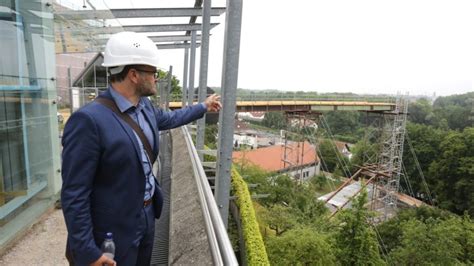 Kleine gastro mit ausblick auf stadt würde bisschen leben nach oben bringen. Freisinger Domberg: Kleinerer Anbau als geplant bei Kar ...