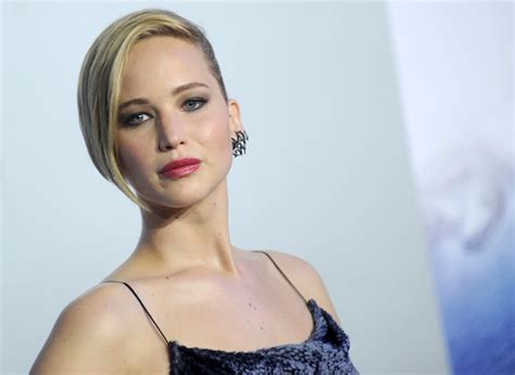 Mannen kijken graag aandachtig naar vrouwen, maar in het openbaar is dat zo raar. OMG: naaktfoto's van o.a. Jennifer Lawrence uitgelekt ...