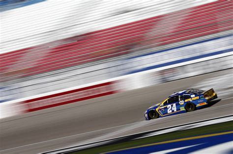 That was a poorly executed pit maneuver. Chase Elliott Continues Strong Start to 2017, Finishes 3rd ...