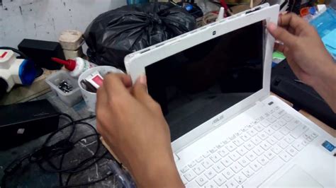 Cara Membuka Layar LCD Notebook Asus X200CA, X200MA