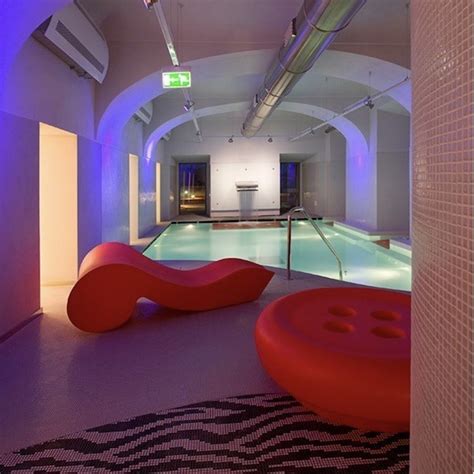 Chaise lounges are a standard piece of furniture. Chaise Lounge Rococò Rco200 Slide - 3 ESSE SRLS