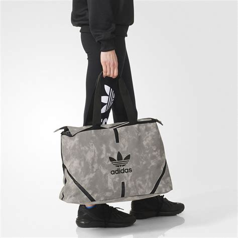 Whether you need a roomy bag with lots of pockets for all your gear and devices, or something smaller and lighter that's easy to throw in the back of your car or carry to the practice field on foot, you'll always be. Original Adidas Women Tote Bag Professional Laptop Big ...