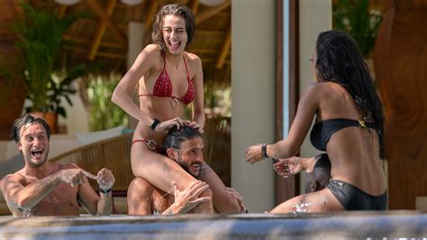 Smoking hot singles are sent to a remote villa to get it on for a month in the sun…or so they think. Nieuw op Netflix: Liefde en lust in 'Too Hot to Handle ...