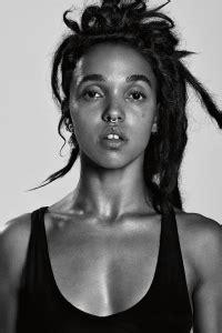 Guest fka twigs is compelling as theroux shows other celebrity interview podcasts how it's done. FKA Twigs - Sztárlexikon - Starity.hu