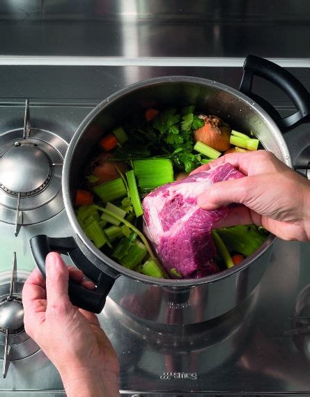 Check spelling or type a new query. Brodo di carne: ricetta e consigli - La Cucina Italiana