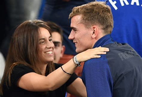 Последние твиты от antoine griezmann et erika choperena❤️ (@anto7griezmann_). Antoine Griezmann a dit oui à Erika Choperena