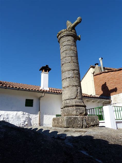 Además de por su extenso patrimonio, arenas de san pedro es centro de interés turístico por sus famosas cuevas del águila, descubiertas en 1963 y situadas a seis kilómetros de la población. Arenas de San Pedro | Arena, Viajes, Columnas de piedra