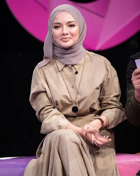 Hans isaac dapat kejutan neelofa. "Hanya Ada Satu Neelofa.." - Jawapan Datuk Hans Isaac ...