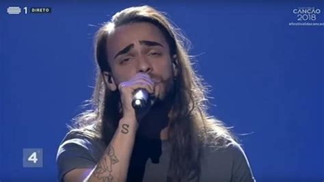 Câștigător eurovision 2017 de altfel marea senzaţie a ediţiei de anul acesta era chiar portughezul salvador sobral, a cărui piesă 'amar pelos dois' a devenit miza. Acusan de plagio a la canción favorita para representar a ...