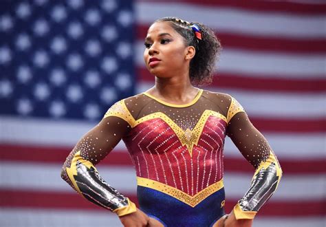 Chiles continued bringing her love of wonder woman to her floor routine, during which her costume and choice of music took from the film. 羽生結弦選手 89日ぶりにジャンプを披露